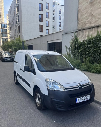 Citroen Berlingo cena 29520 przebieg: 143000, rok produkcji 2017 z Warszawa małe 154